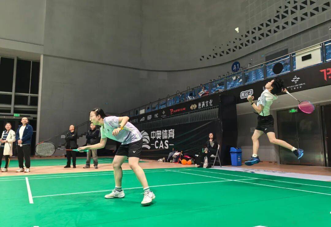 简医羽毛球队在市级职工羽毛球比赛中斩获公开组第二名