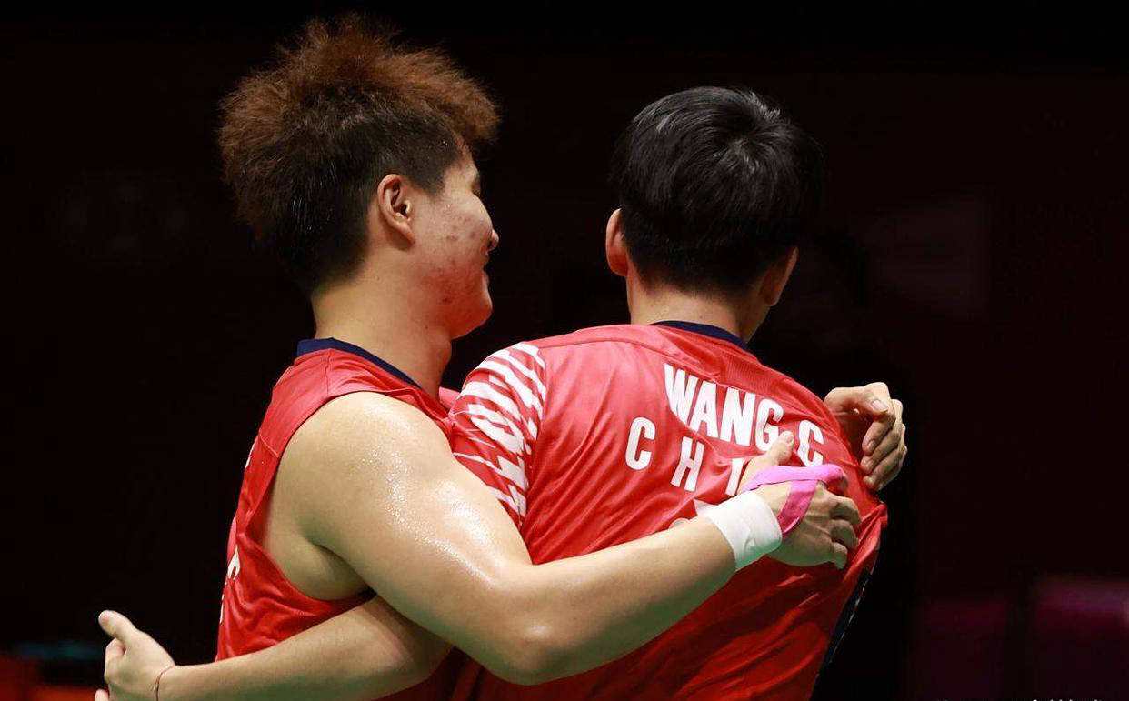 中国羽毛球队终于夺得中国香港羽毛球公开赛男双冠军！