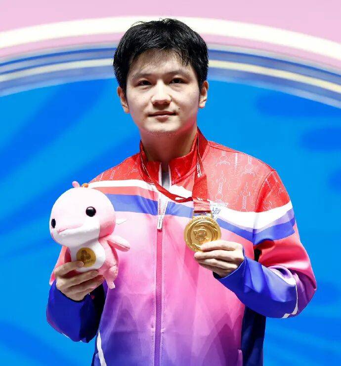 邓亚萍对樊振东赞不绝口！直言樊振东达到了一个新境界！WTT也来祝贺樊振东夺冠！