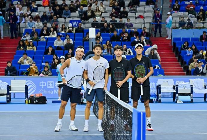 全运会网球男双决赛:唐盛 / 孙浅 2-1 力克布云朝克特 / 郑展，逆转夺金