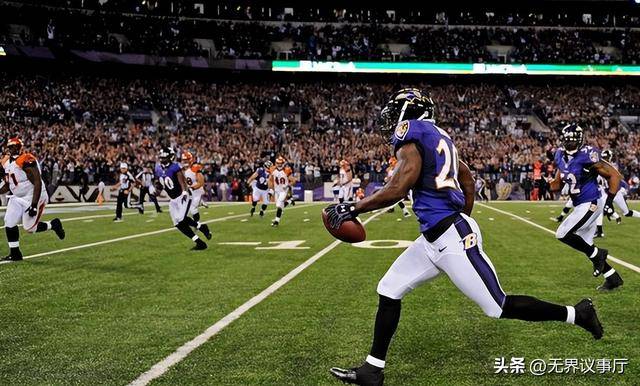 巴尔的摩乌鸦队赛季遇困：伤病潮致攻防瘫痪，球迷两难想弃坑